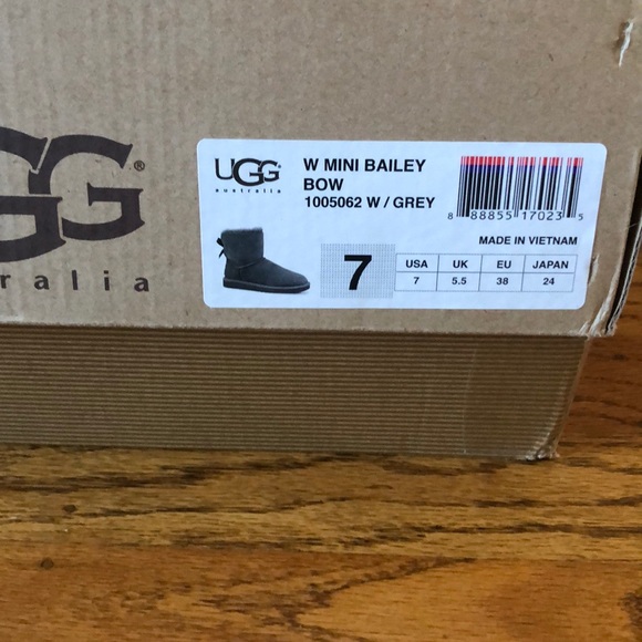 UGG - Picture 5 of 5